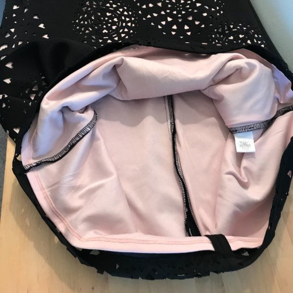 EUC! Women's Laser-Cut Scuba Cap Sleeve Dress - Picture 9 of 11